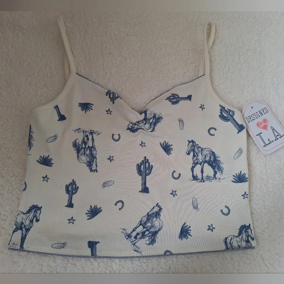 NWT Women's Messy Bun Just Chillin Cream and Blue Horse Crop Top Medium - Picture 3 of 9